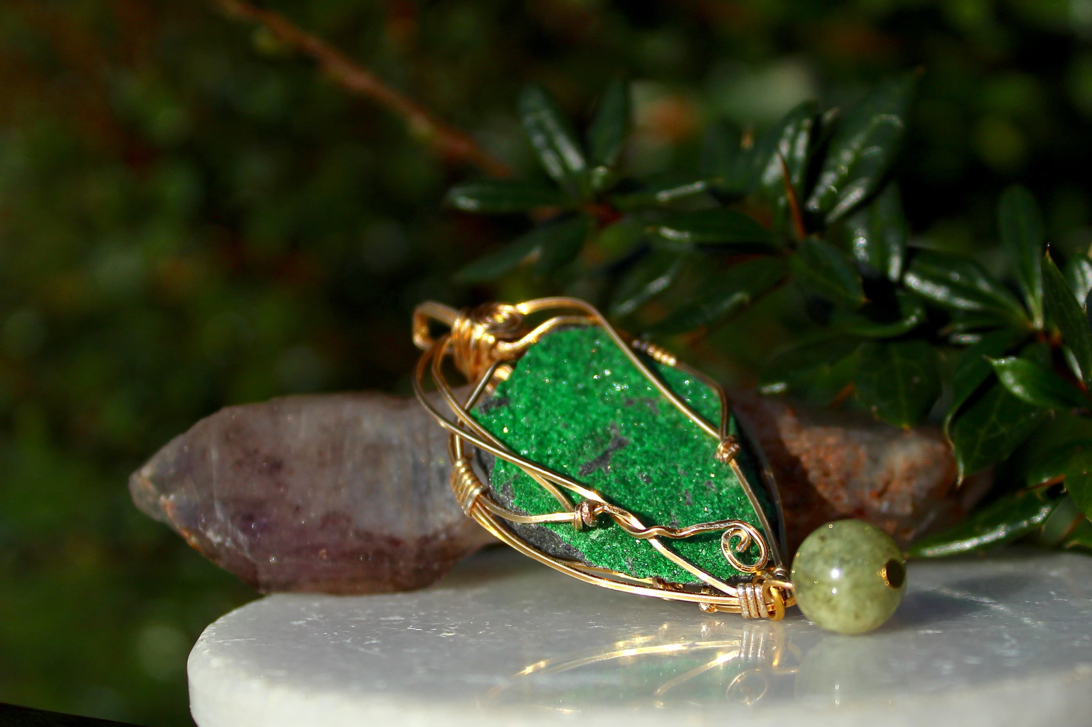 ウバロバイト ガーネット 宇宙の愛と豊かさ 孤高を守る神聖な石 - 1